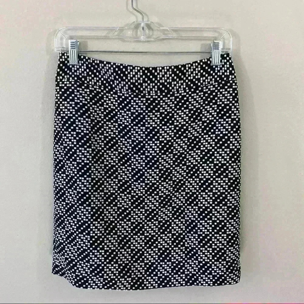 Ann Taylor petite b/w skirt